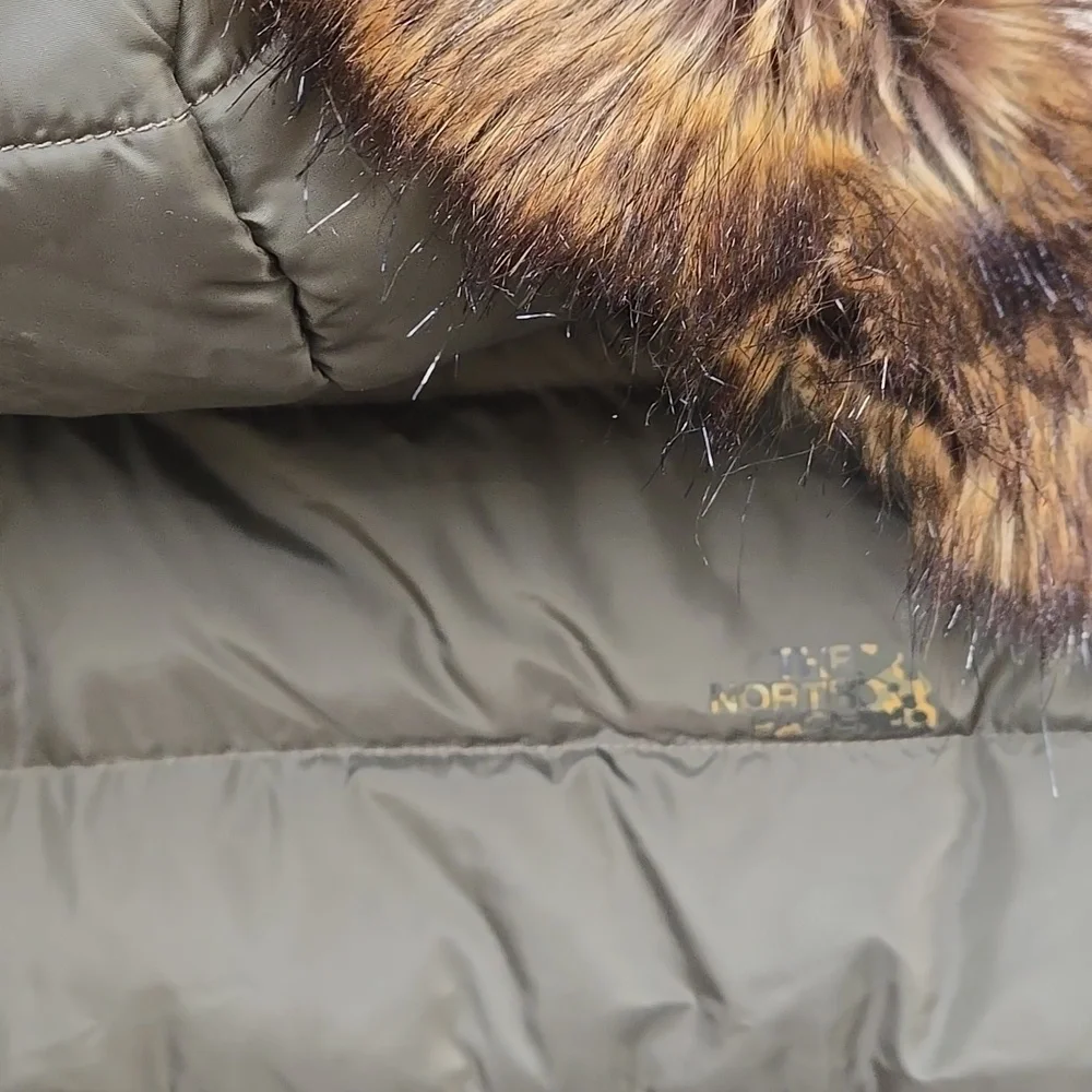 The North Face W Gotham 550 Goose Down Grape Leaf Green Puffer Jacket Faux Fur M - Picture 5 of 5